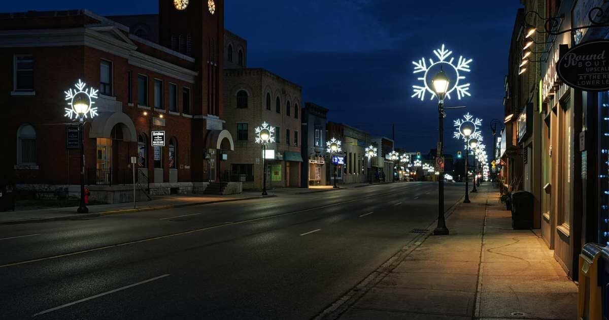 Aurora Pole Displays: 